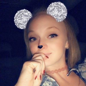 Meet your Posher, Caitlin